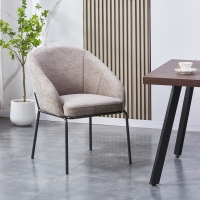Chaise en tissu taupe pieds en métal noir