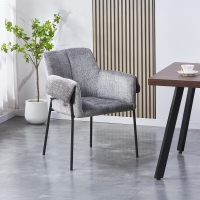 Chaise en tissu gris clair pieds en métal noir