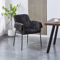 Chaise en tissu noir pieds en métal noir