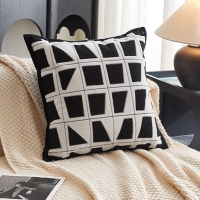 Coussin carré en tissu à motifs blanc et noir 45x45 cm
